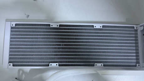 Lian Li Hydro-Shift LCD 360 Beyaz FANSIZ S(OUTLET)
